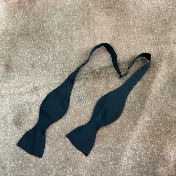 Saks Fifth Ave Silk Black Self Bow Tie Cocktail Evening Wear - Picture 5 of 5